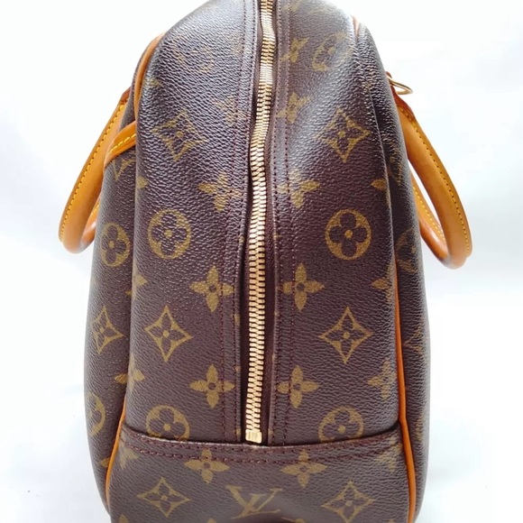 Louis Vuitton Devaulle Makeup Case ! Good used condition see matching strap! - Picture 3 of 9